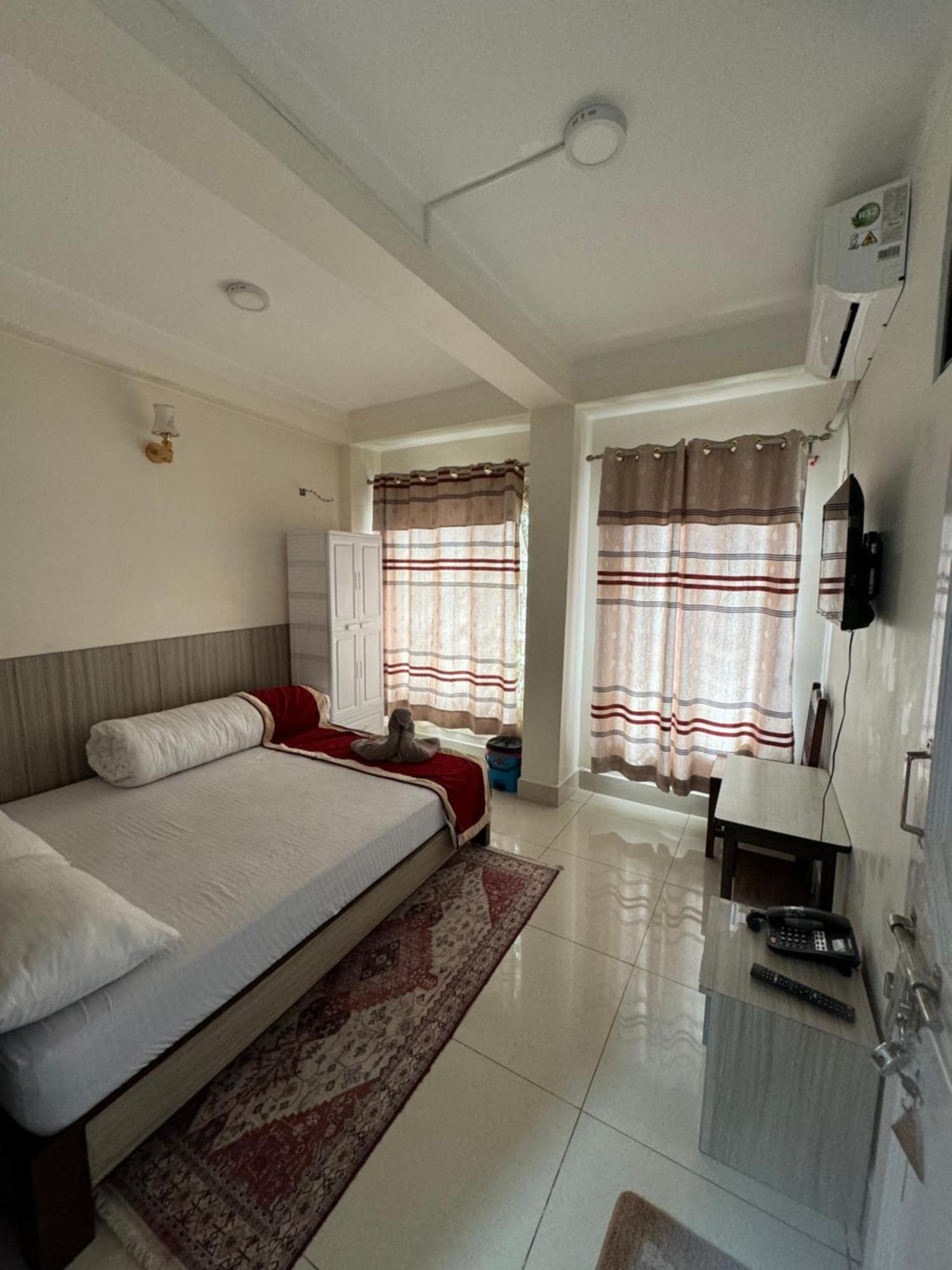 Om Bramha Hotel Kathmandu Luaran gambar